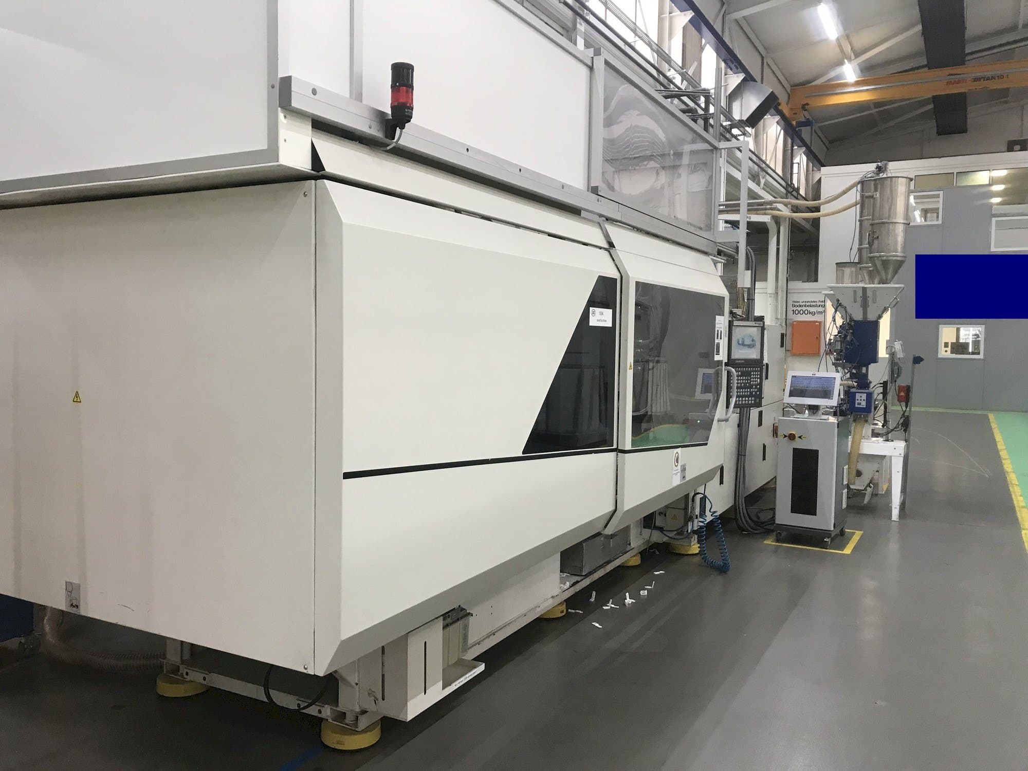 Widok z przodu maszyny DEMAG SP 350/820-2500