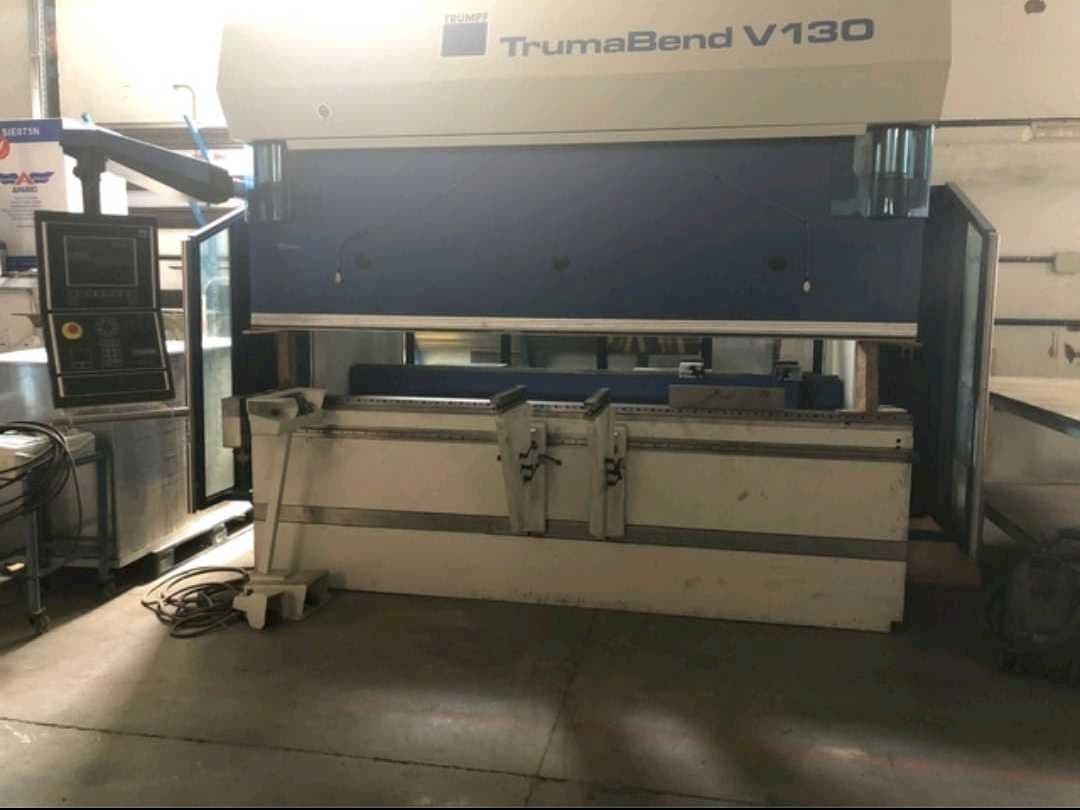 Widok z przodu maszyny Trumpf TrumaBend V130