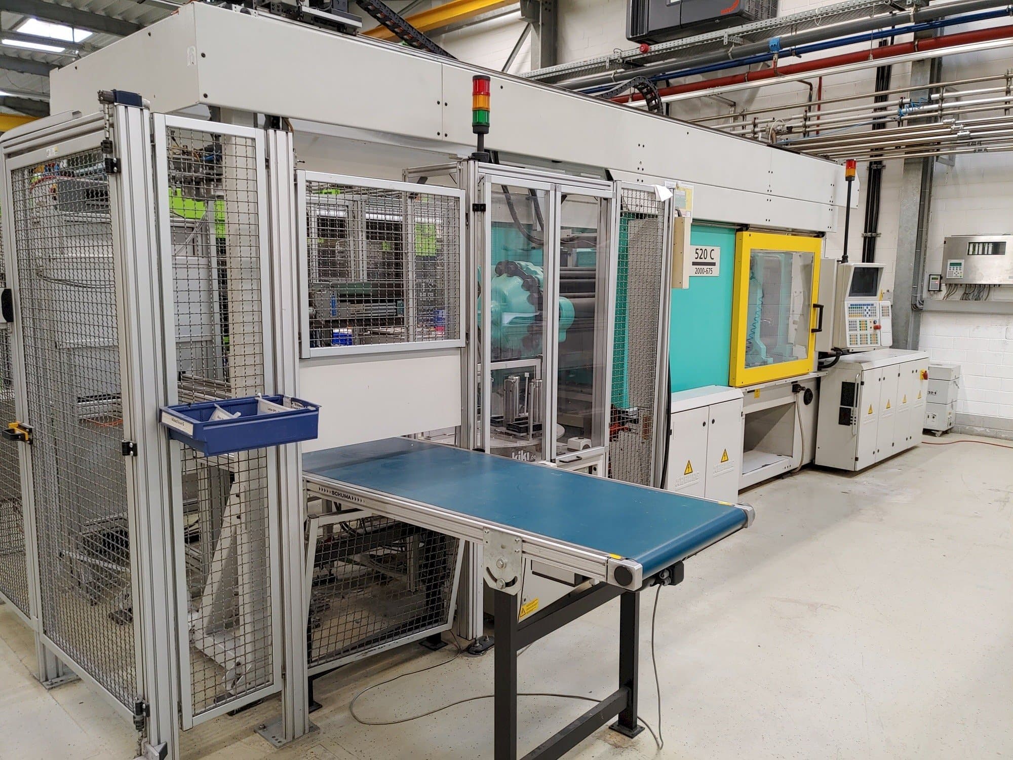 Widok z przodu maszyny Arburg Allrounder 520 C 2000-675