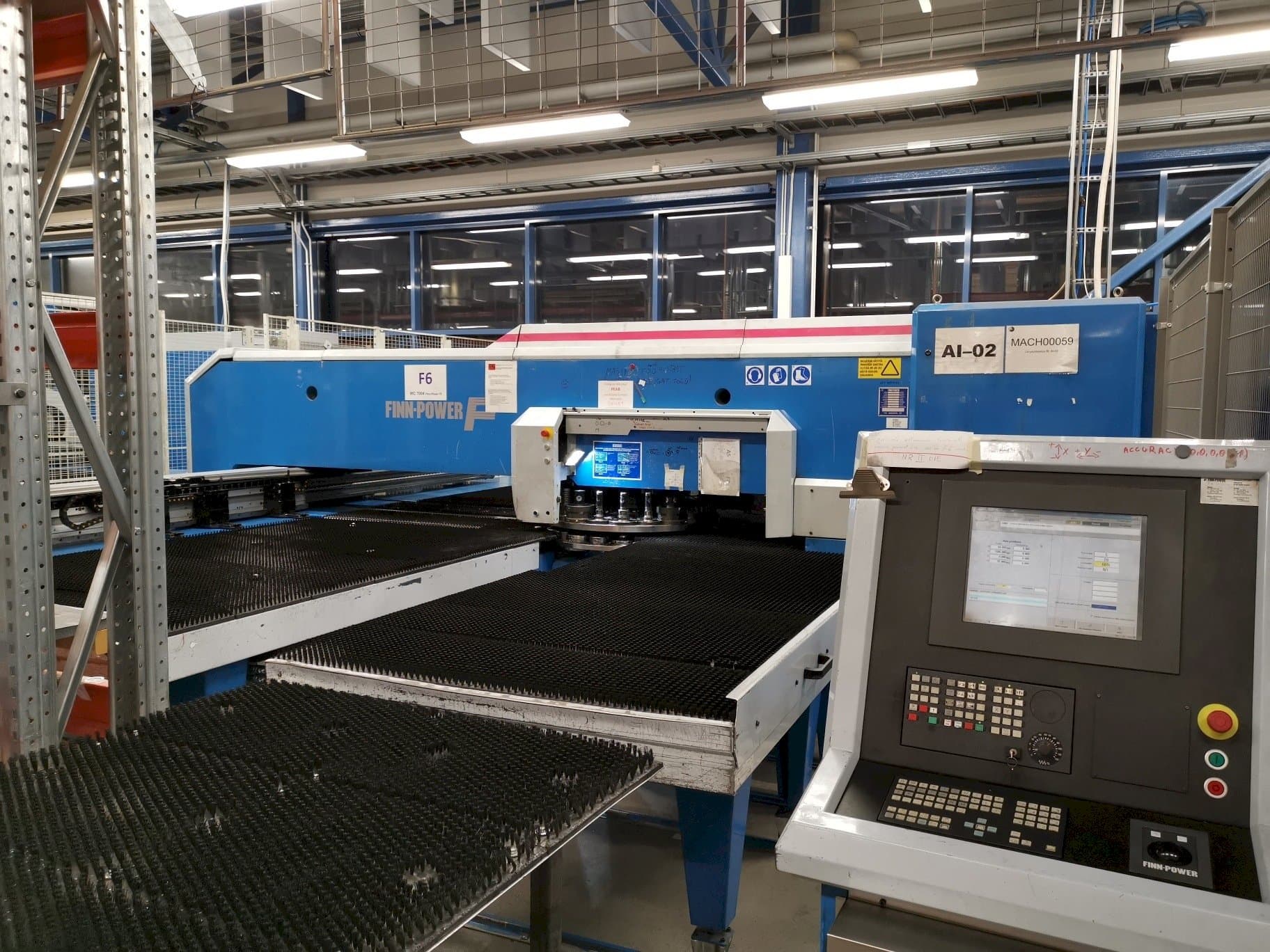 Widok z przodu maszyny Finn-Power F6SU