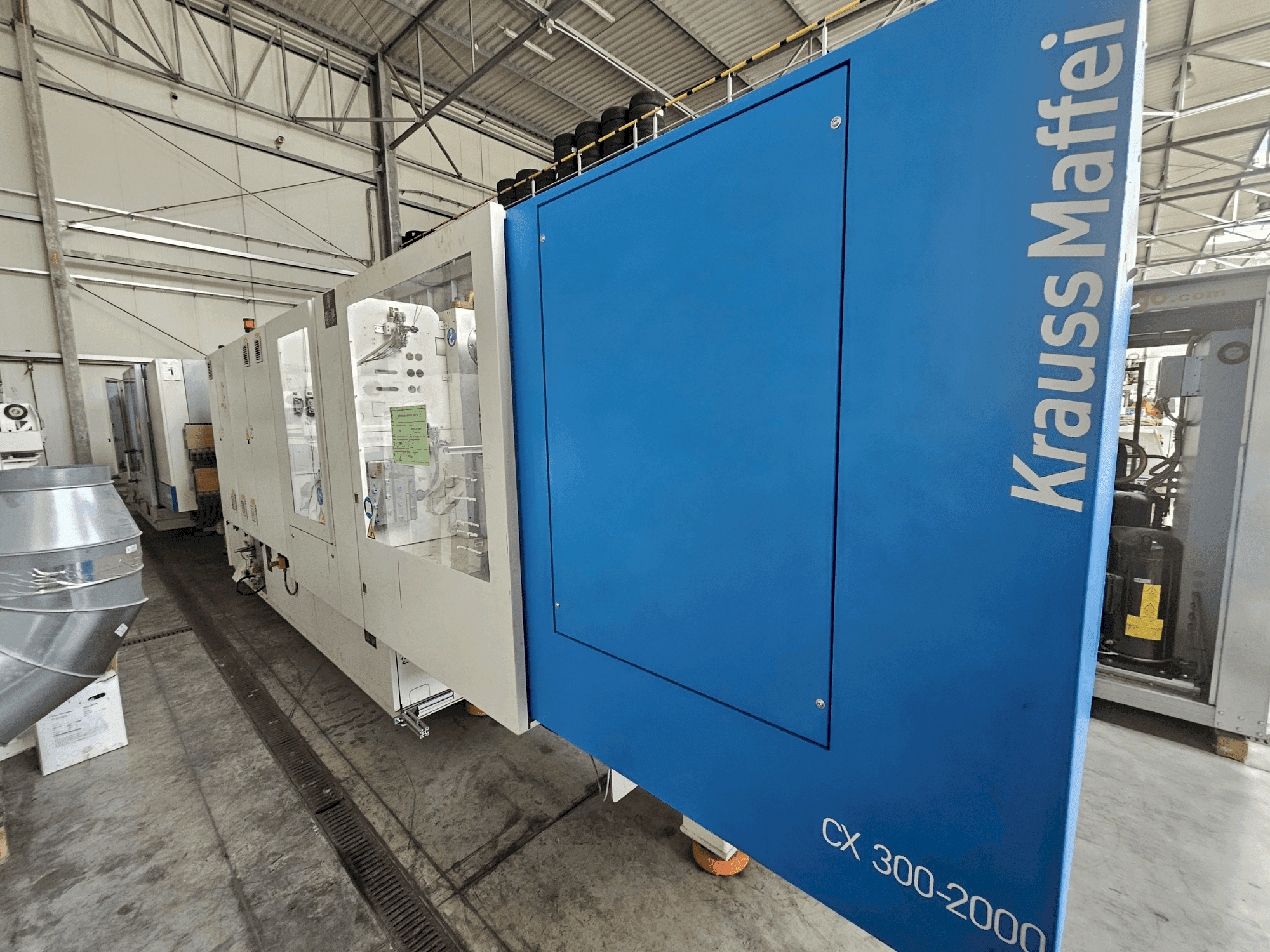 Widok z przodu maszyny Krauss Maffei 300-2000 CX