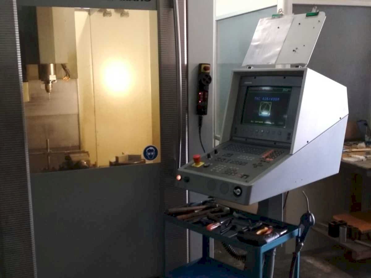 Widok z przodu maszyny DECKEL MAHO DMC 63V