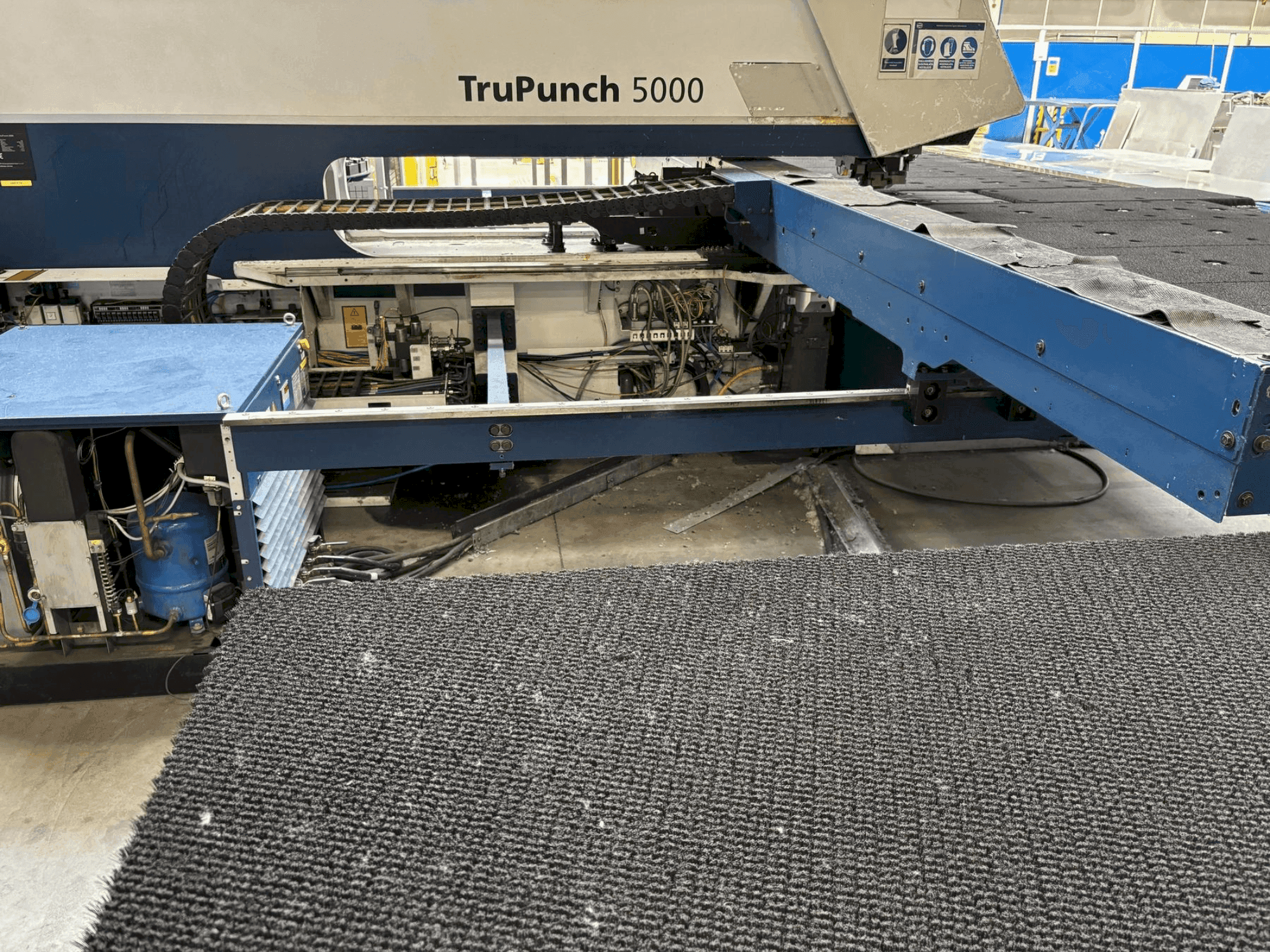 Widok z przodu maszyny TRUMPF TRUPUNCH 5000 S10