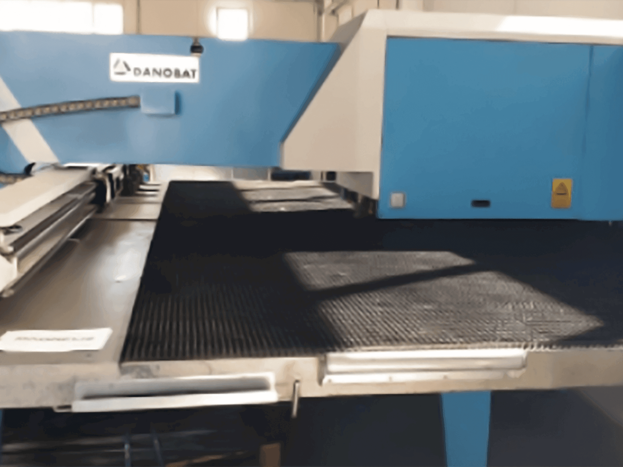 Widok z przodu maszyny DANOBAT PGA-1