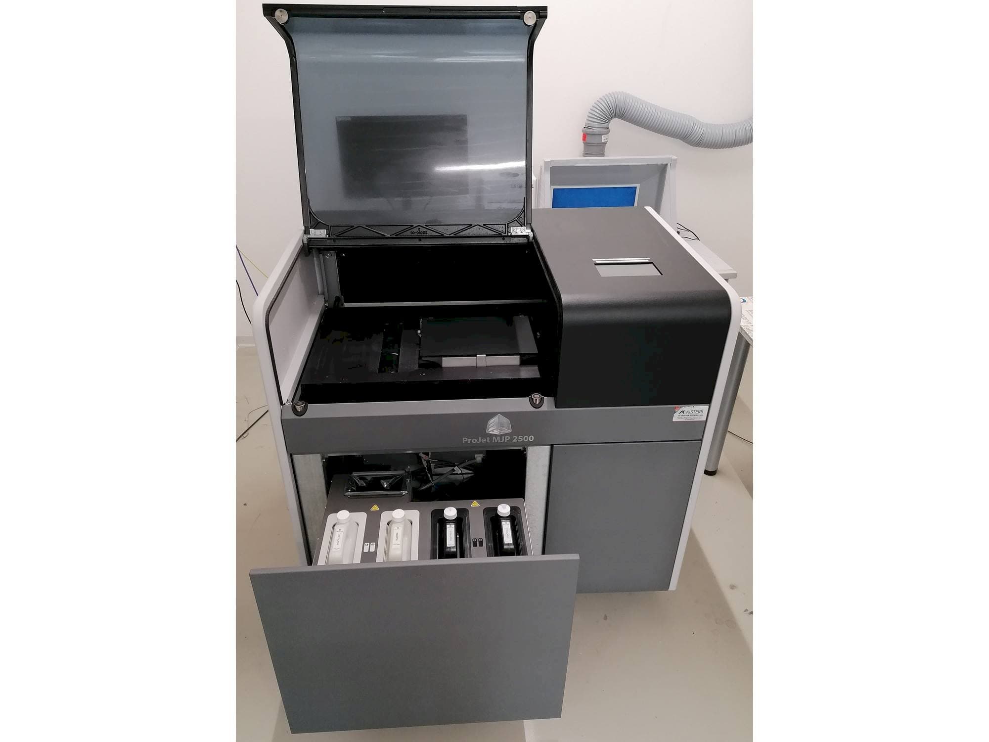 Widok z przodu maszyny 3DSYSTEMS ProJet MJP 2500Plus