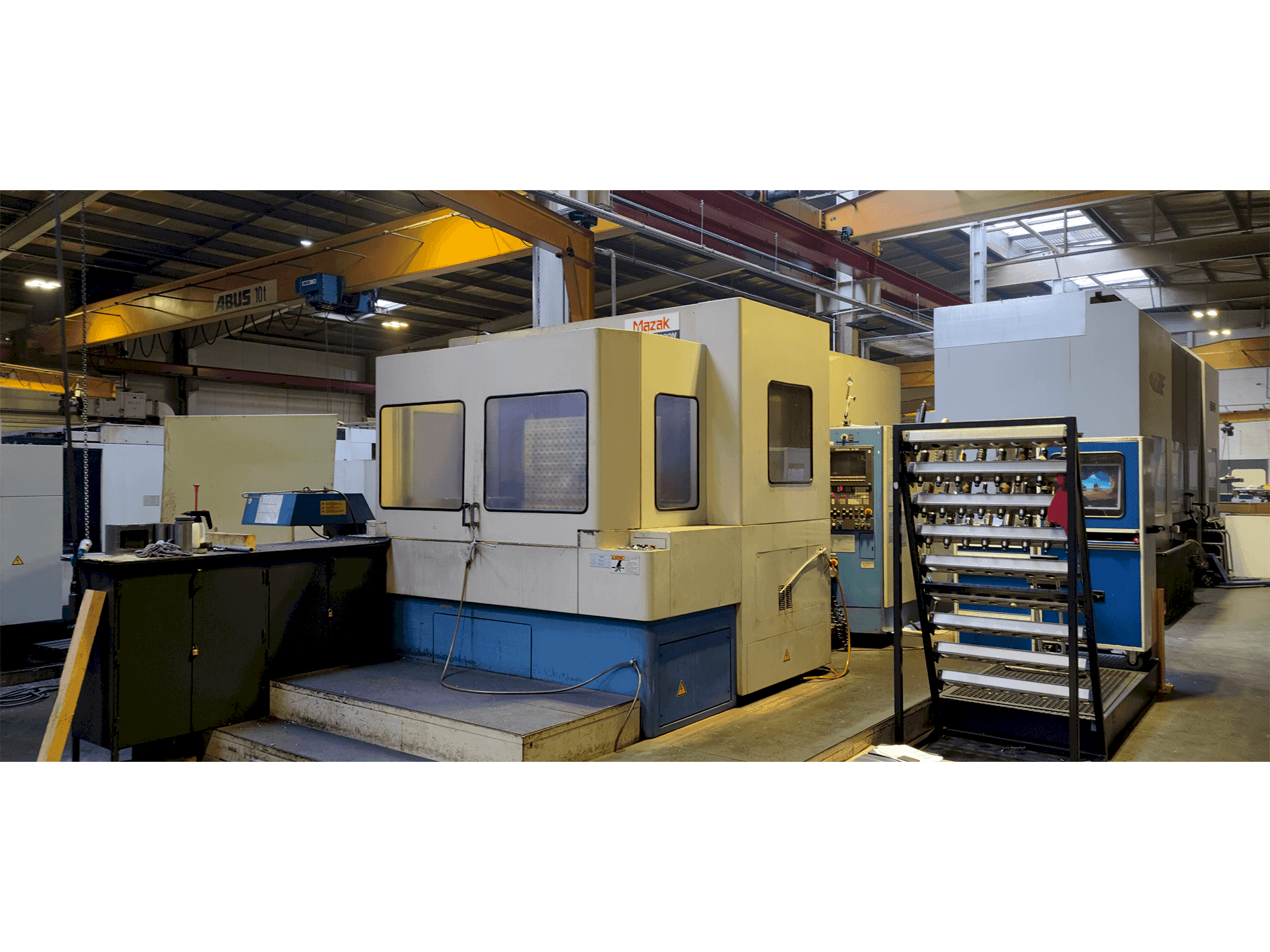 Widok z przodu maszyny Mazak H-630 N