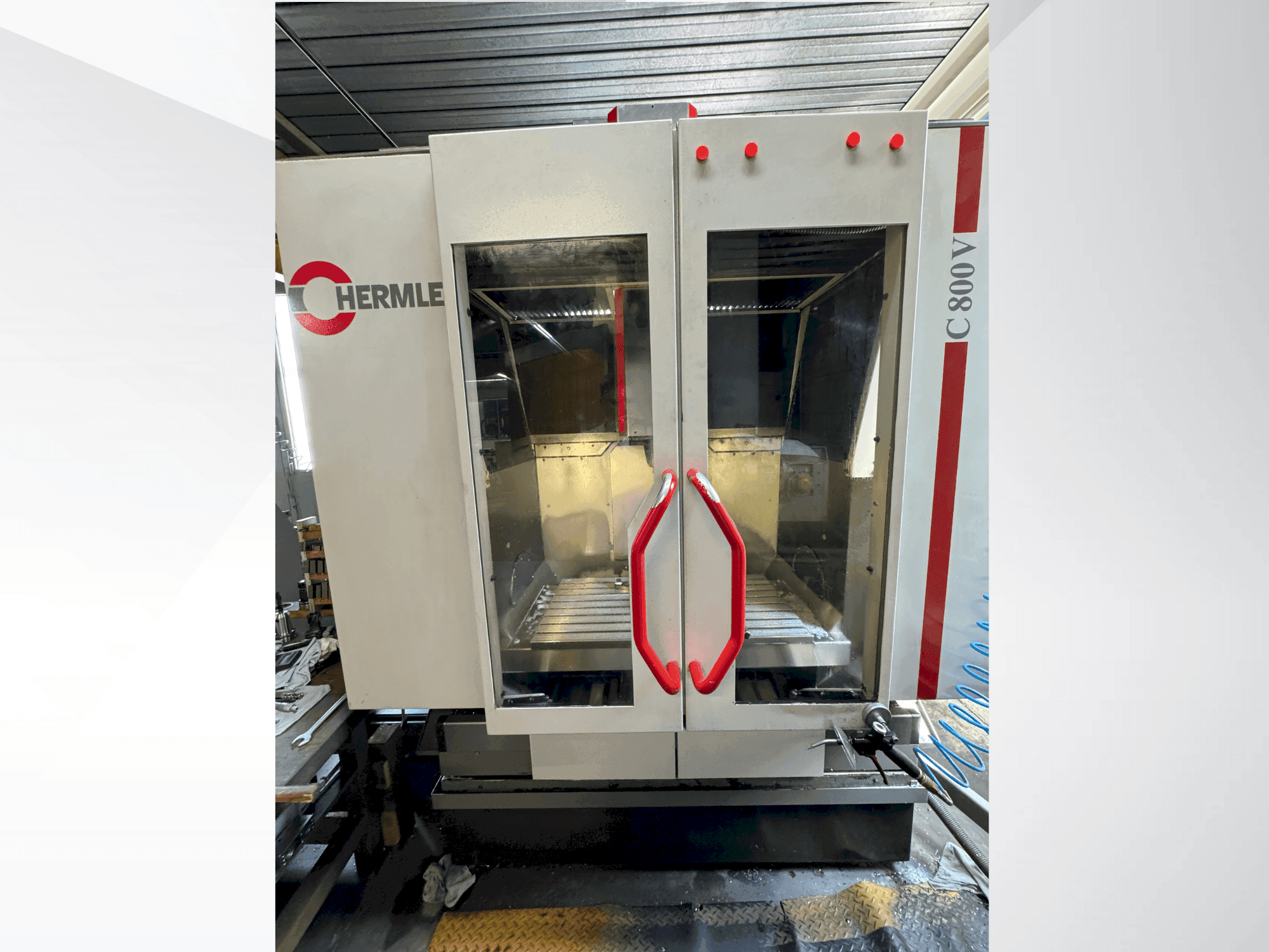 Widok z przodu maszyny HERMLE C 800 V
