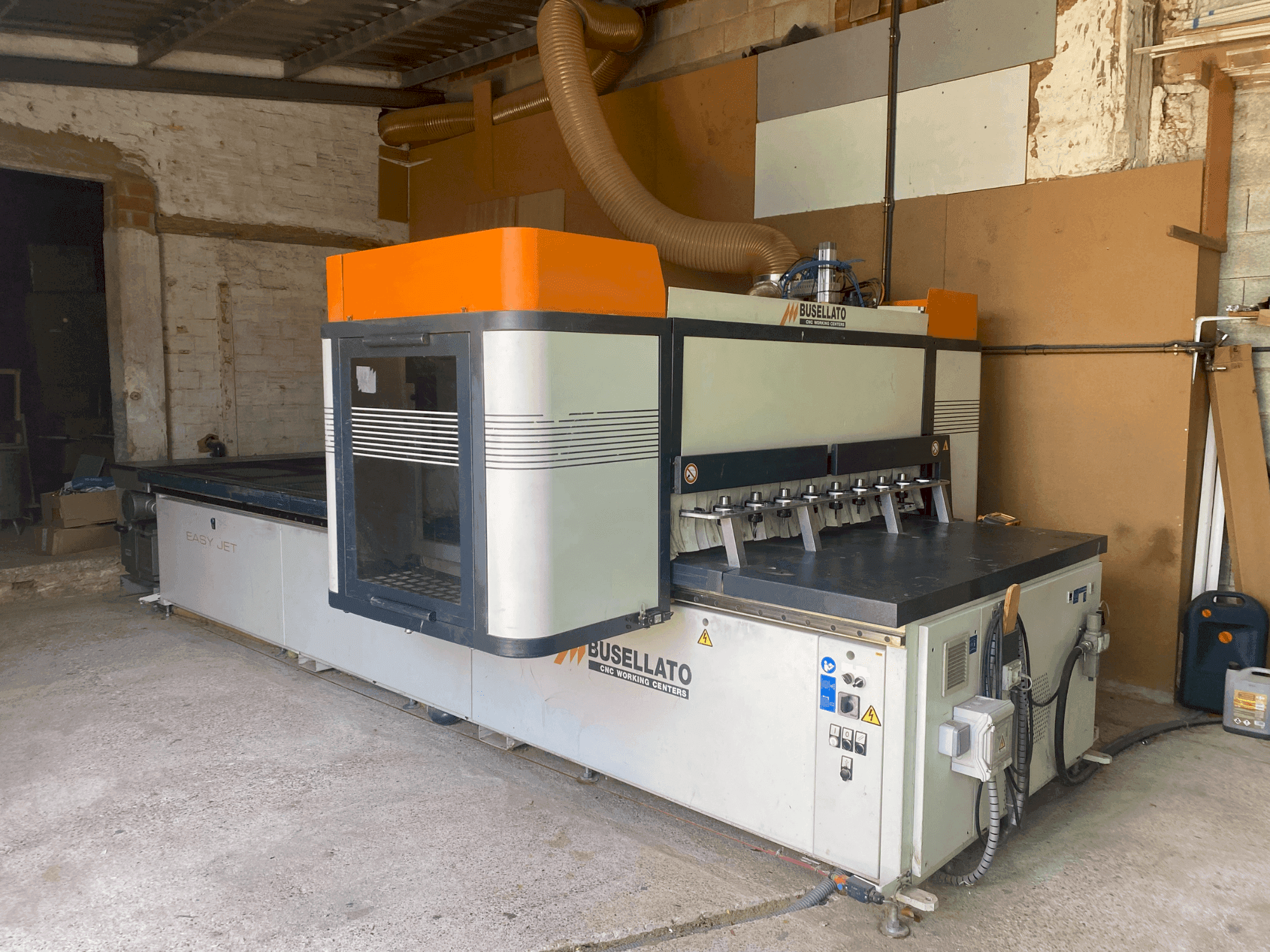 Widok z przodu maszyny BUSELLATO easyjet 5.12