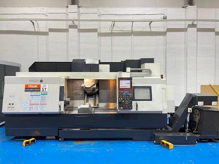 Widok z przodu maszyny Mazak Integrex 200IV ST