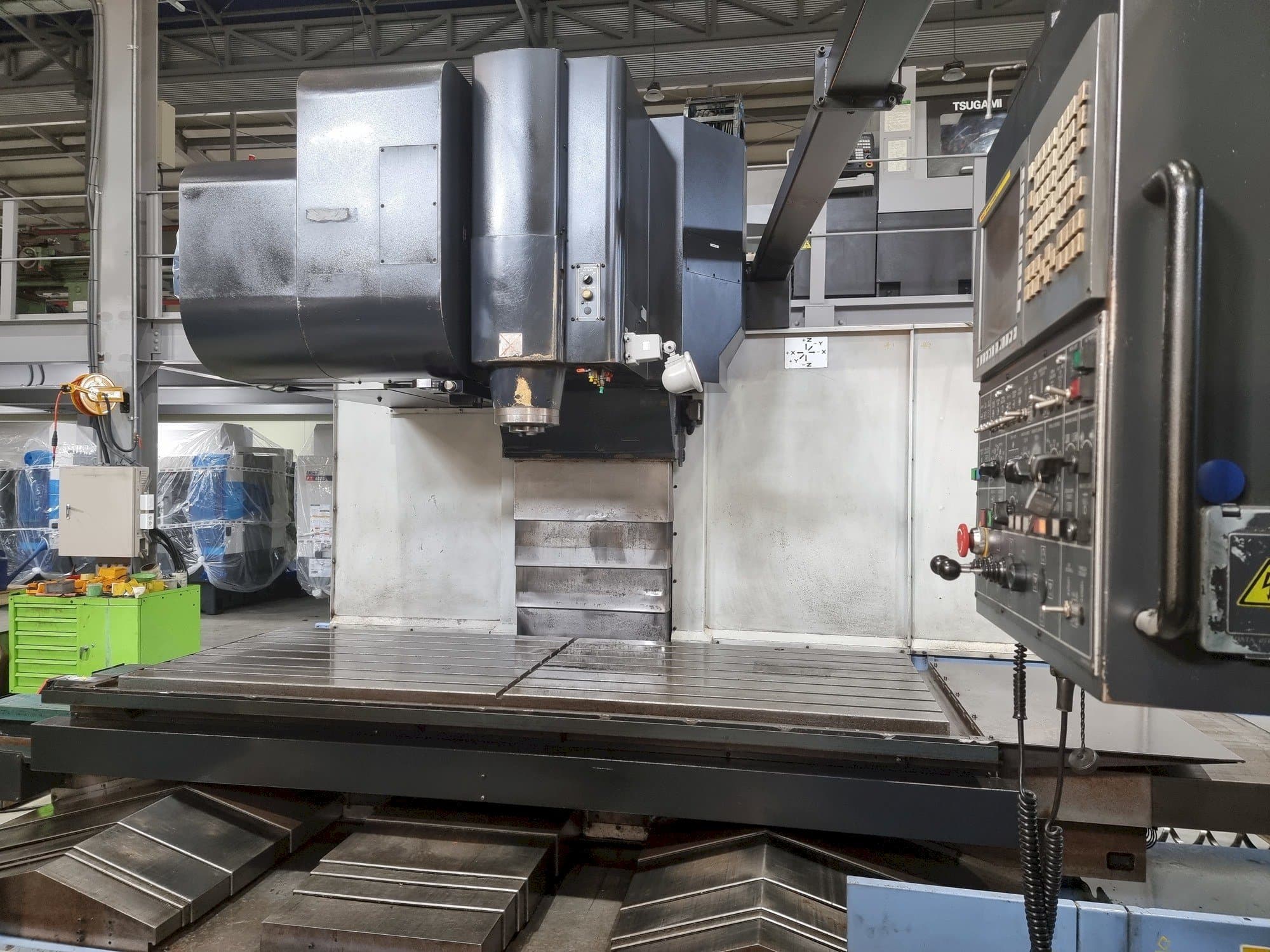 Widok z przodu maszyny Doosan VM 960L