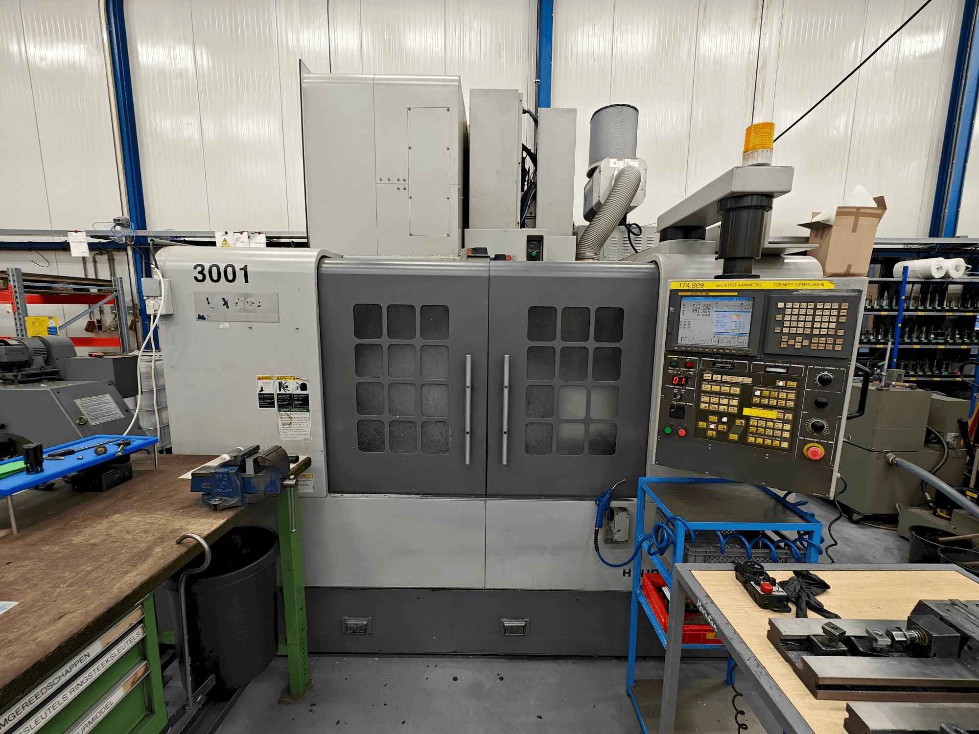 Widok z przodu maszyny HYUNDAI KIA VX 500