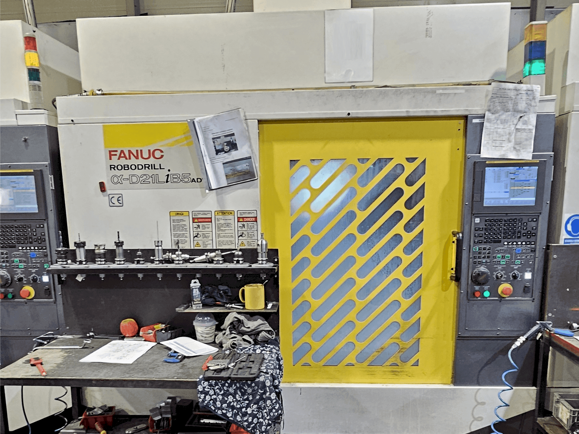 Widok z przodu maszyny FANUC Robodrill α-D21L iB 5 ADV