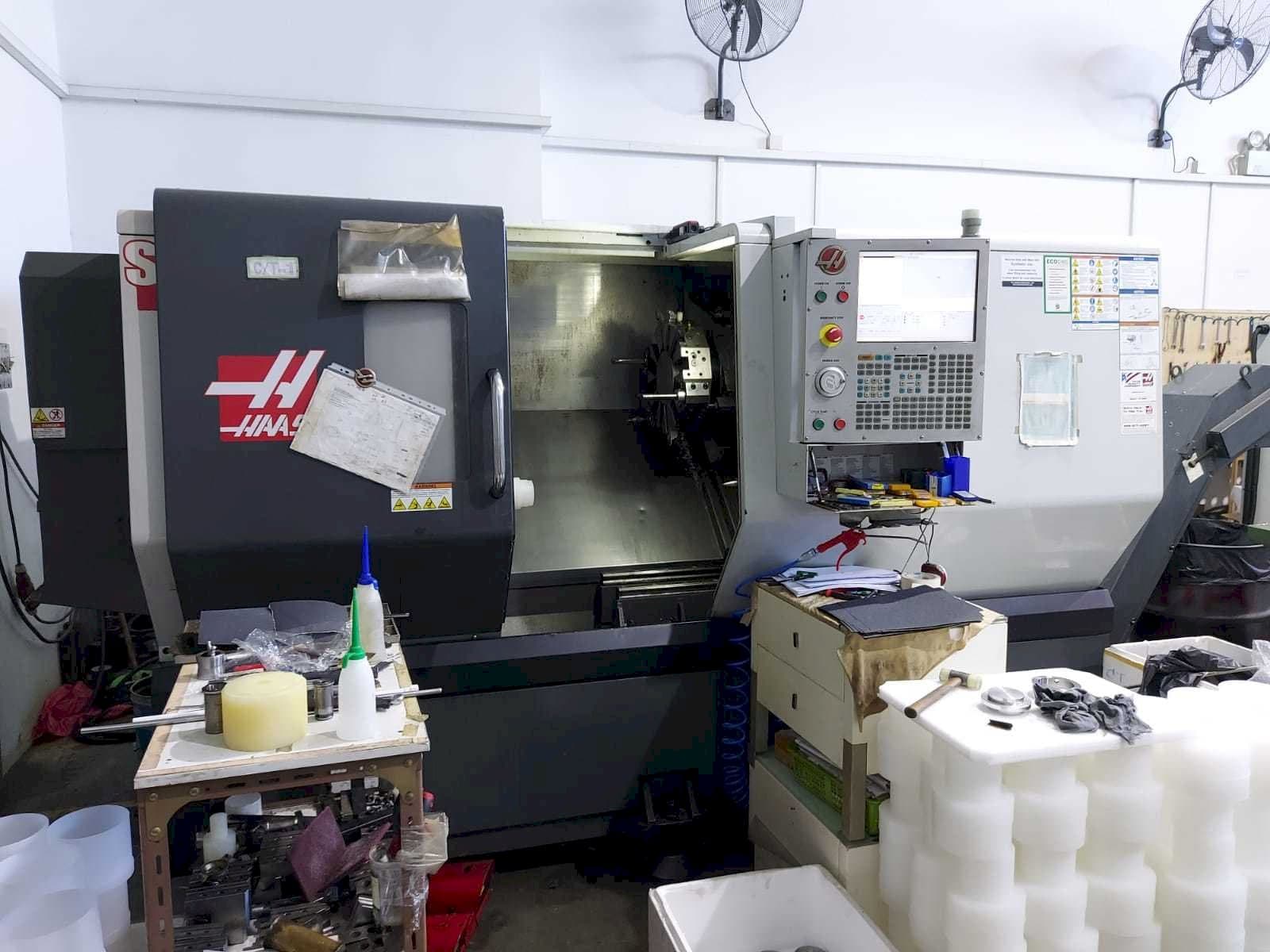 Widok z przodu maszyny HAAS ST-30