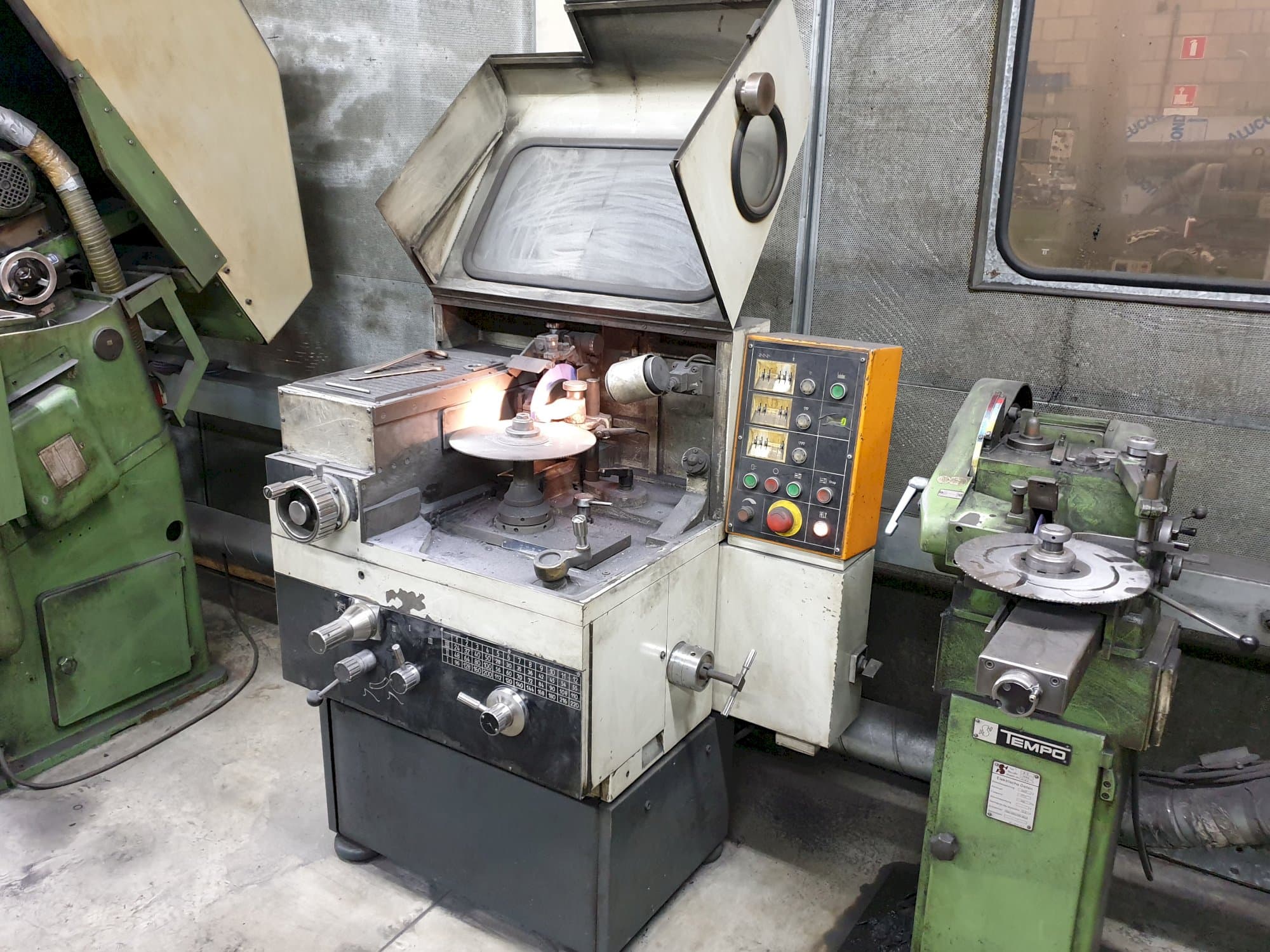 Widok z prawej maszyny Loroch K400