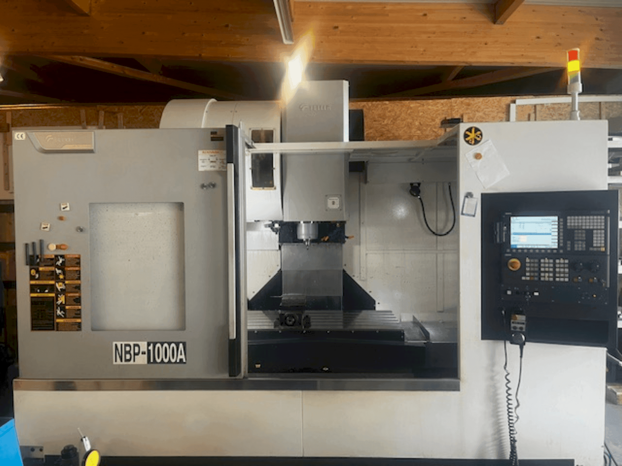Widok z przodu maszyny Feeler NBP 1000A