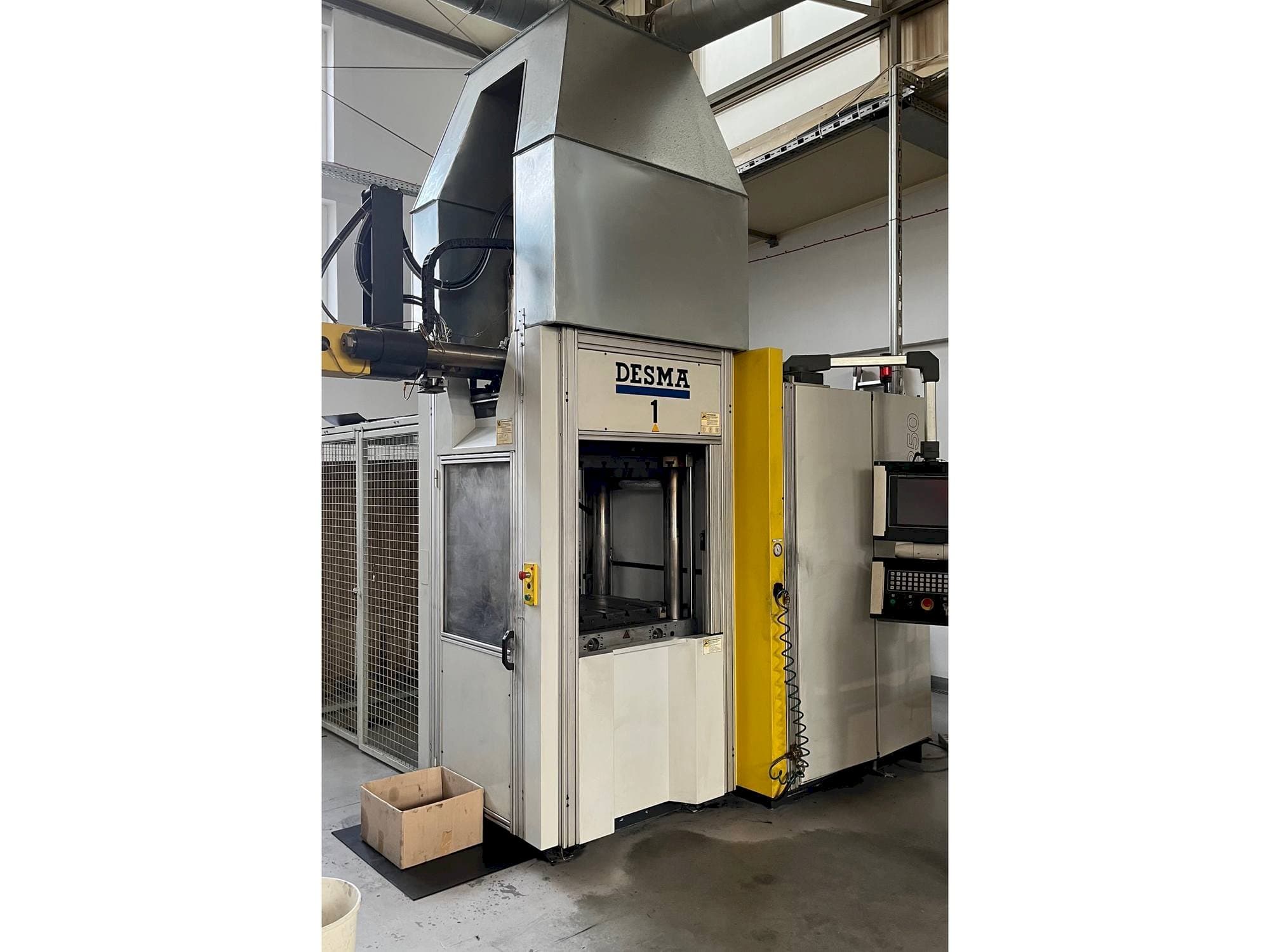 Widok z przodu maszyny Kloeckner Desma 968.250 ZO