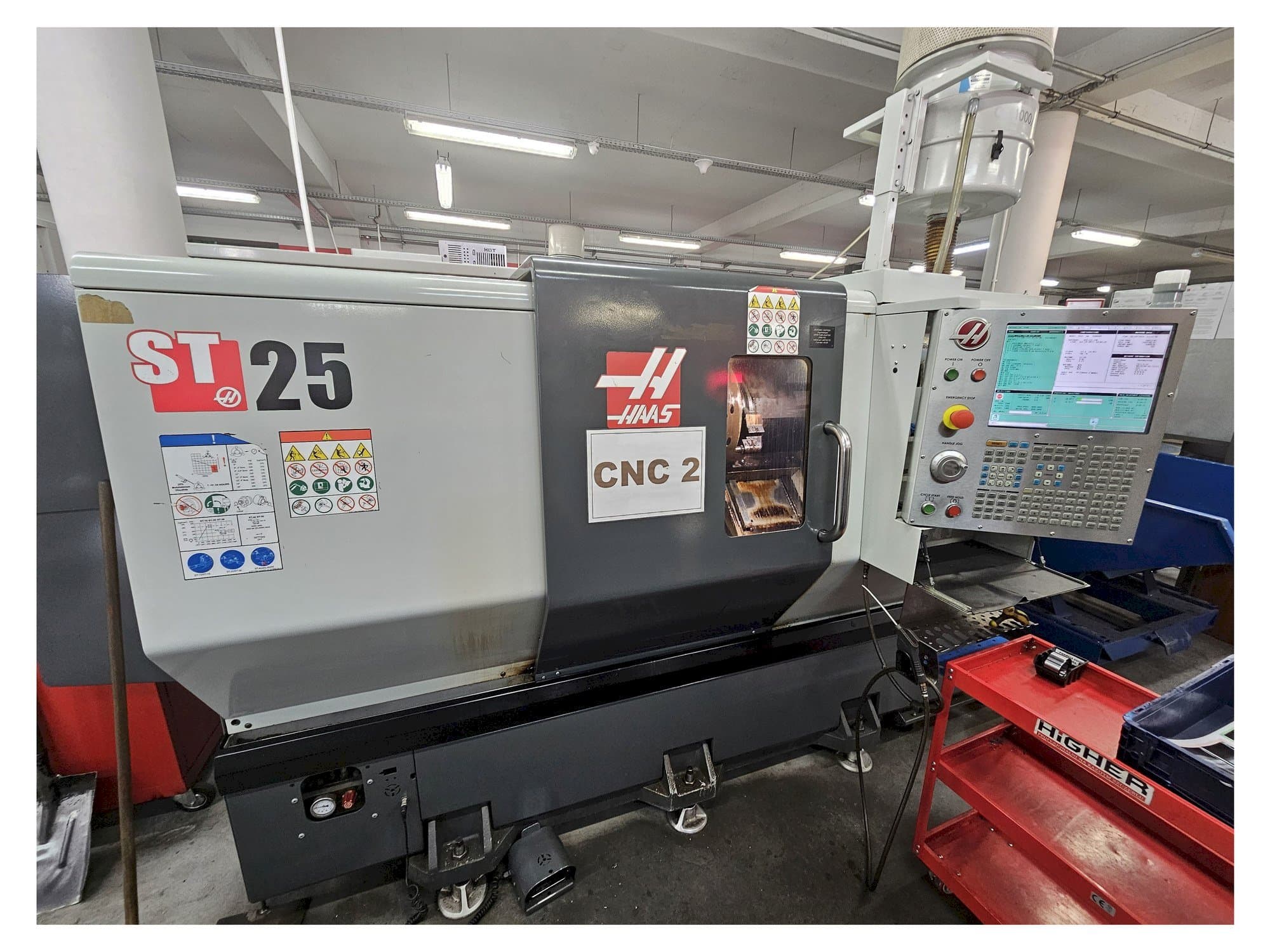 Widok z przodu maszyny HAAS ST-25