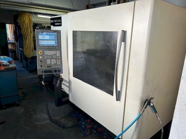 Widok z przodu maszyny DMG 1035 Evo