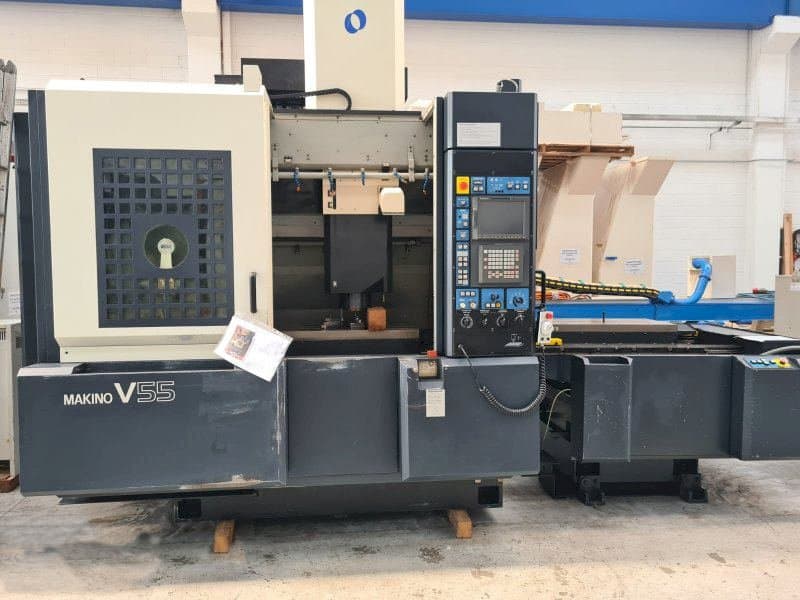 Widok z przodu maszyny Makino V55