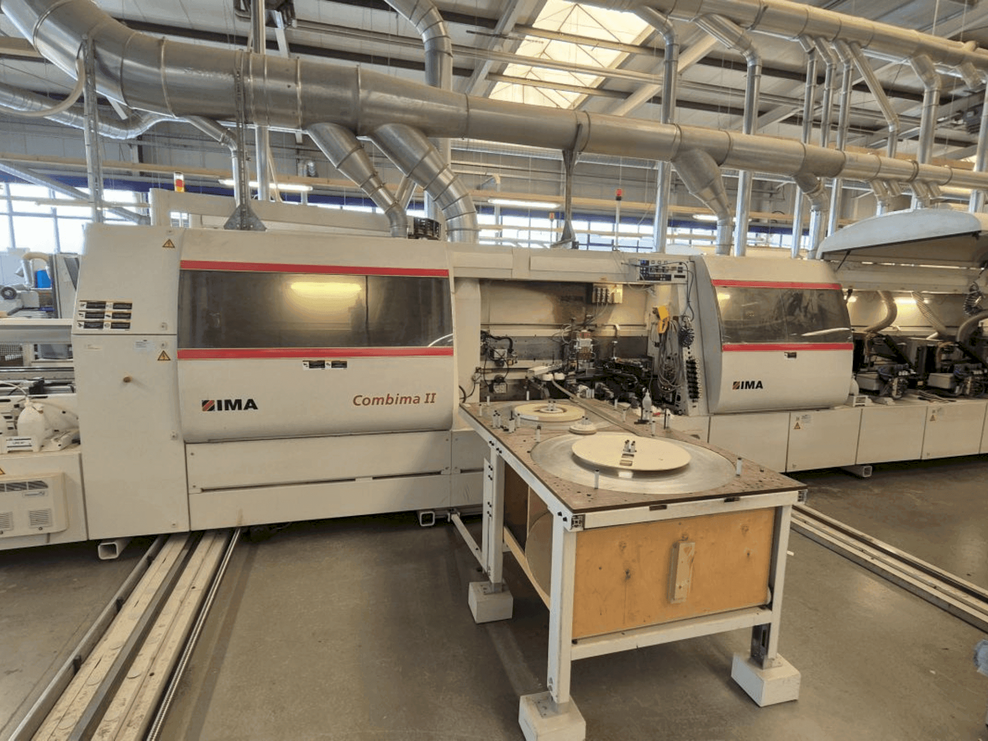 Widok z przodu maszyny IMA Combima/II/390/B/L12
