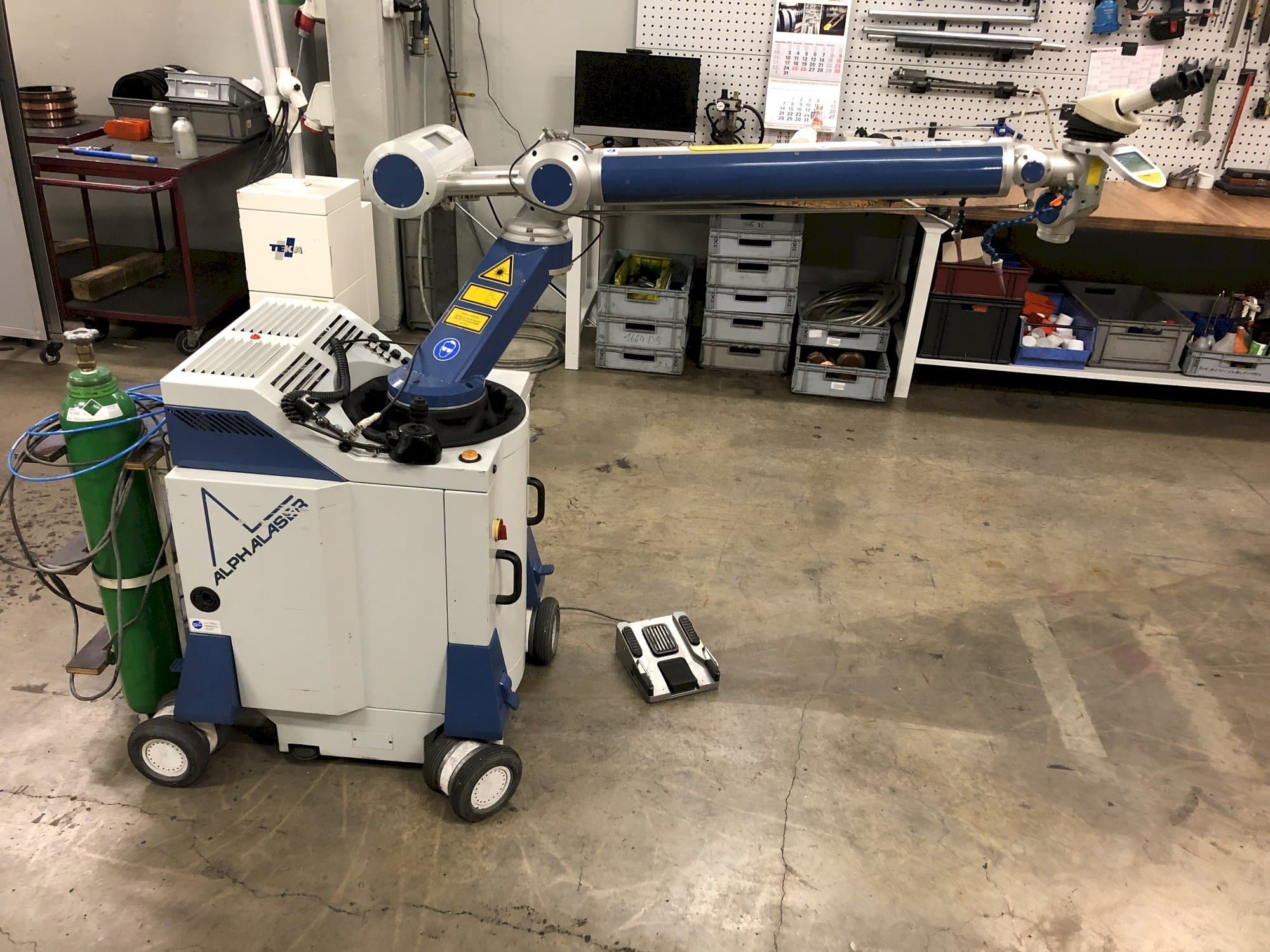 Widok z lewej maszyny ALPHA LASER ALM 200