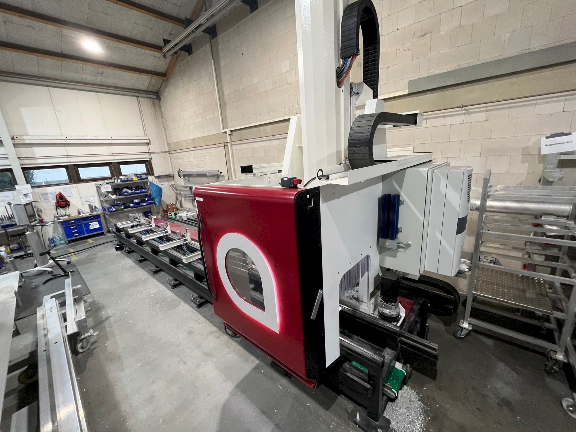 Widok z przodu maszyny Austen AX 607