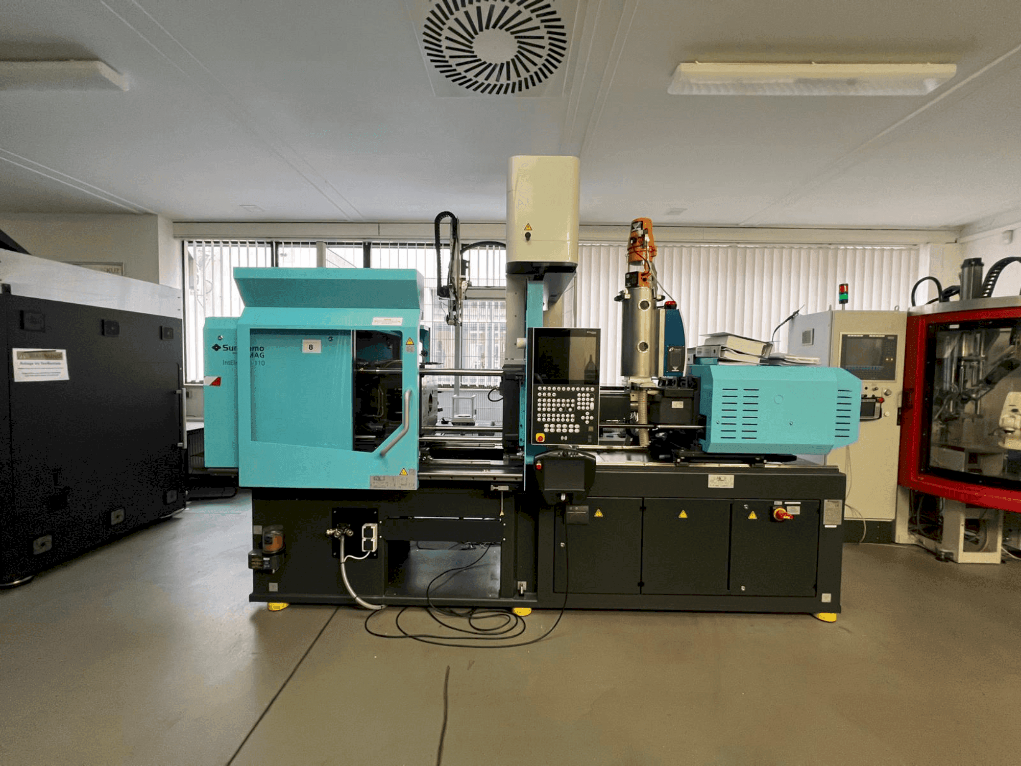 Widok z przodu maszyny SUMITOMO SHI DEMAG Intelect 2 50/370-110