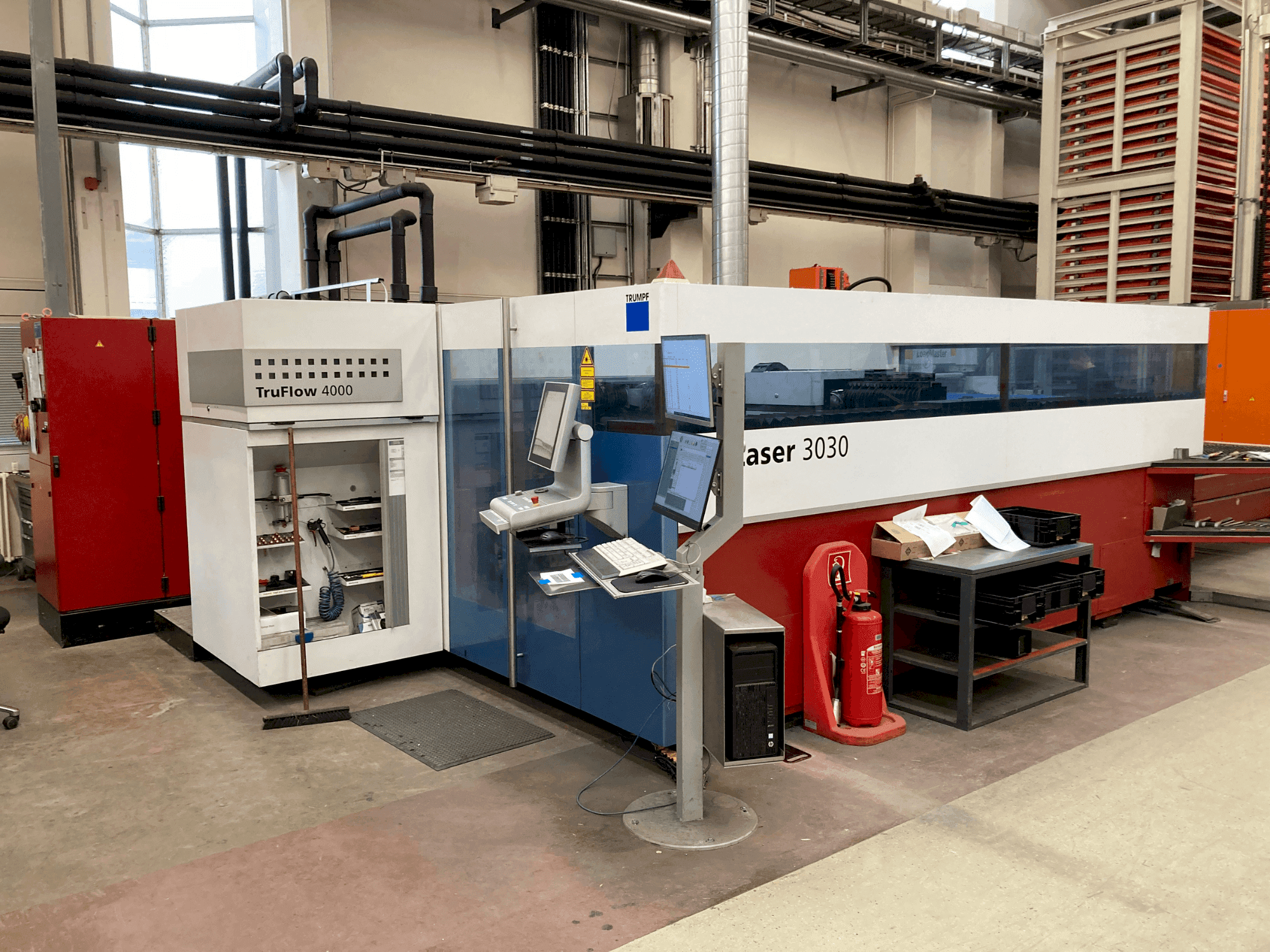 Widok z przodu maszyny TRUMPF TruLaser 3030