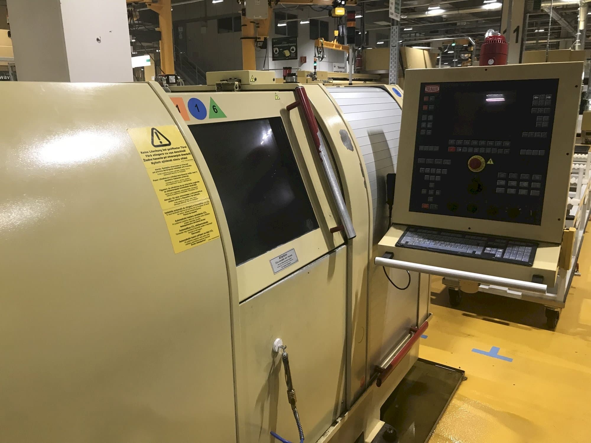 Widok z przodu maszyny TRAUB TNL 26 K