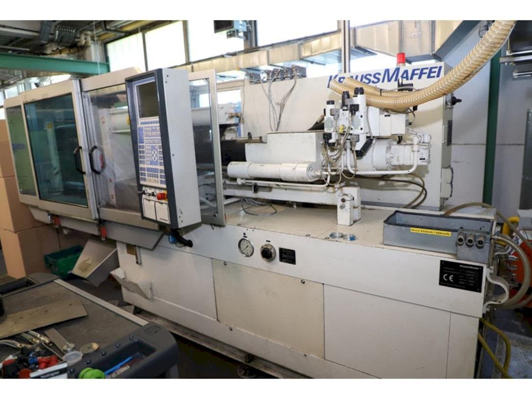 Widok prawej strony maszyny Krauss Maffei 65-220 C1