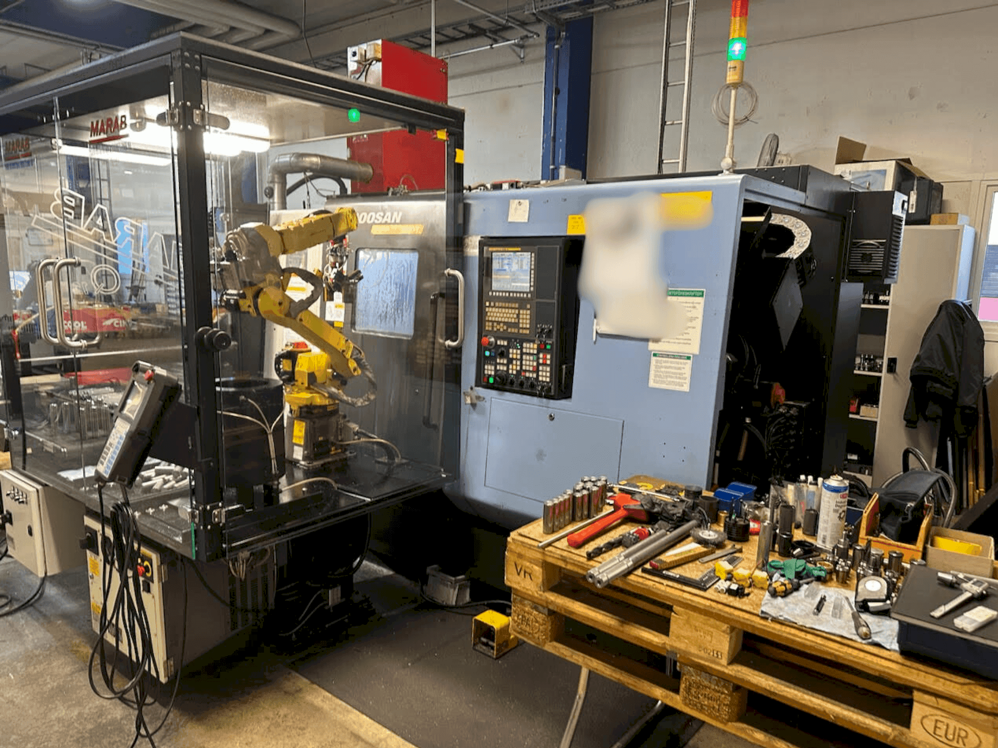 Widok z przodu maszyny DOOSAN PUMA TT 1800 SY