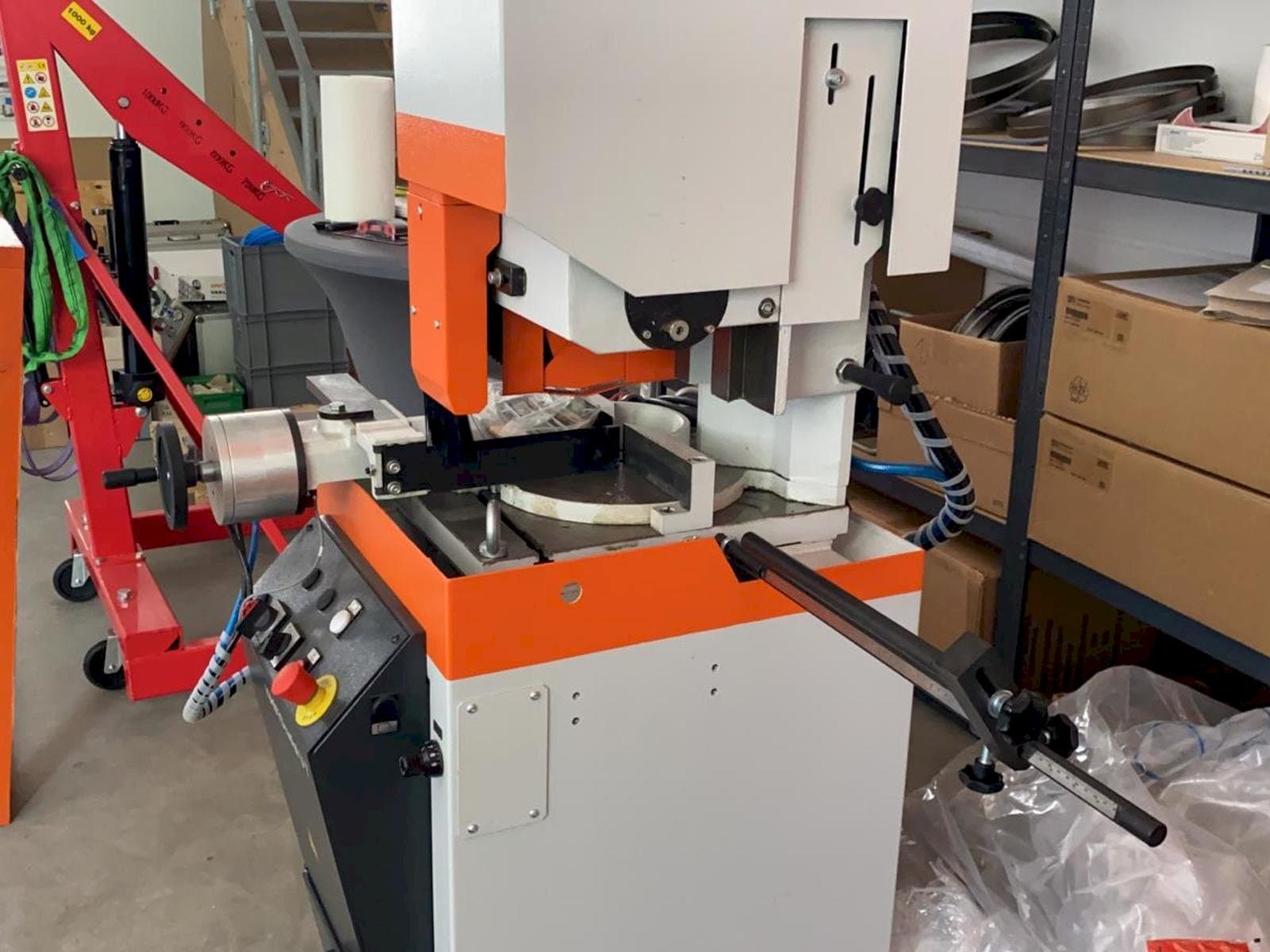 Widok lewej strony maszyny KASTO Radial U7