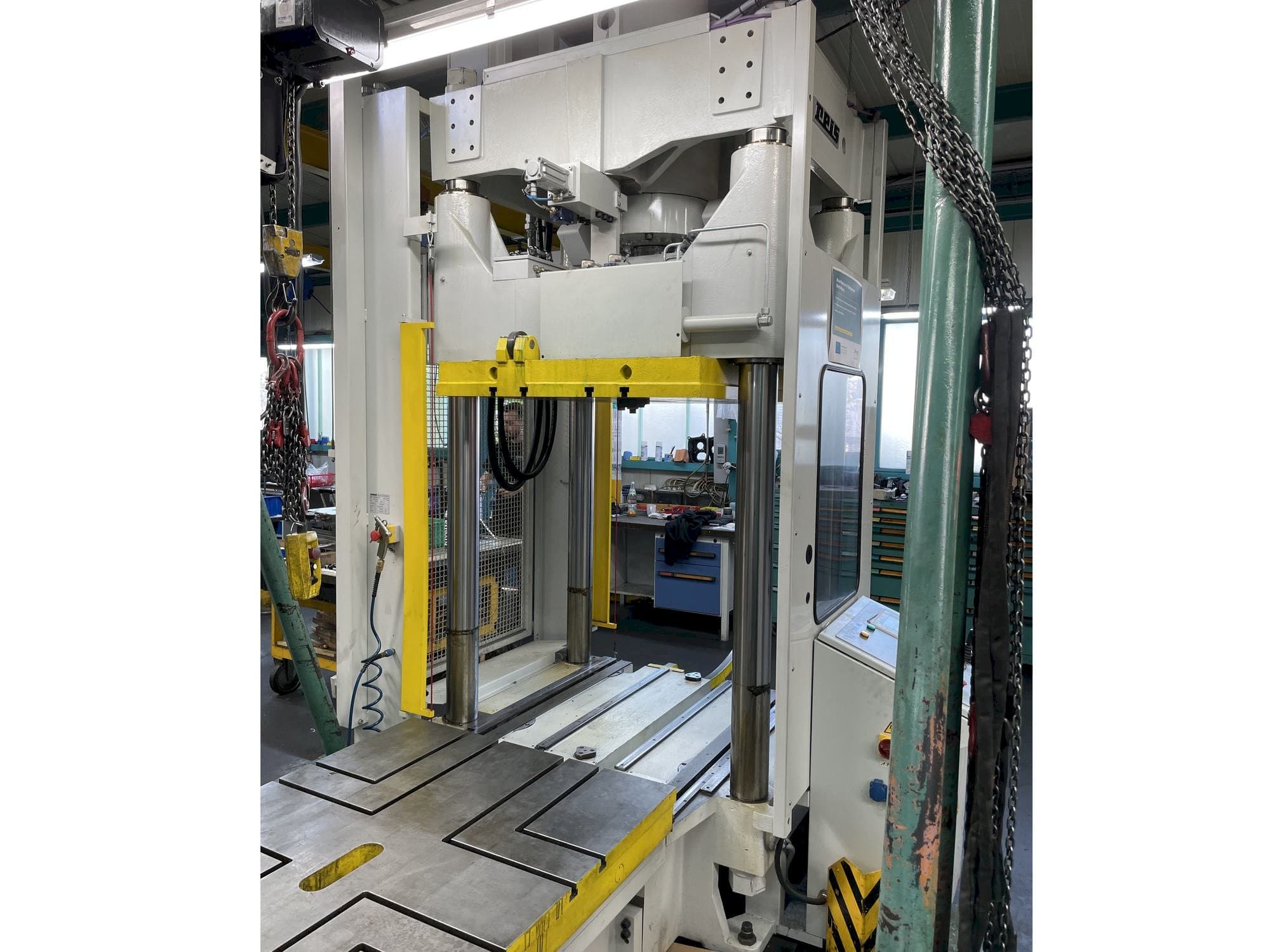 Widok z przodu maszyny Reis TUS 100