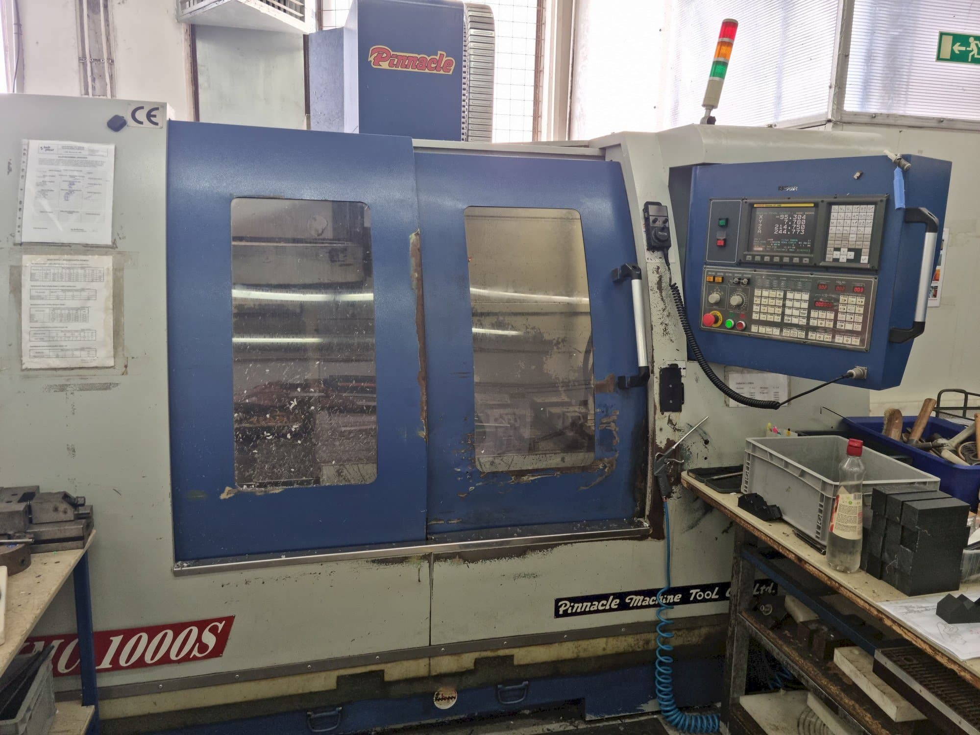 Widok z przodu maszyny Pinnacle VMC1000S