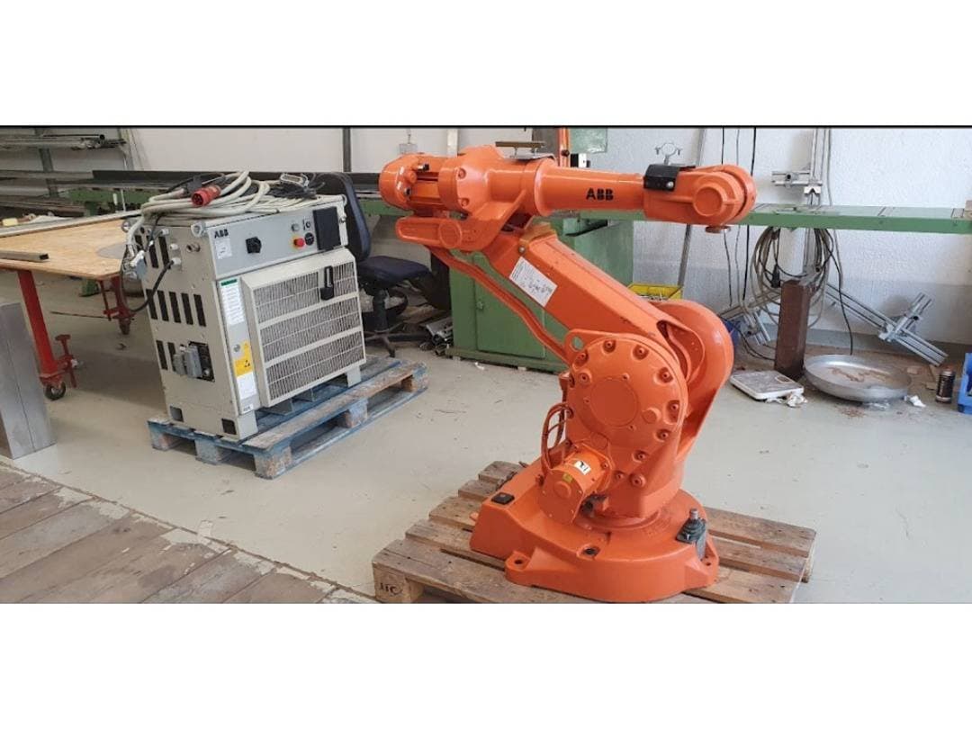 Widok z przodu maszyny ABB IRB 2400 M2000