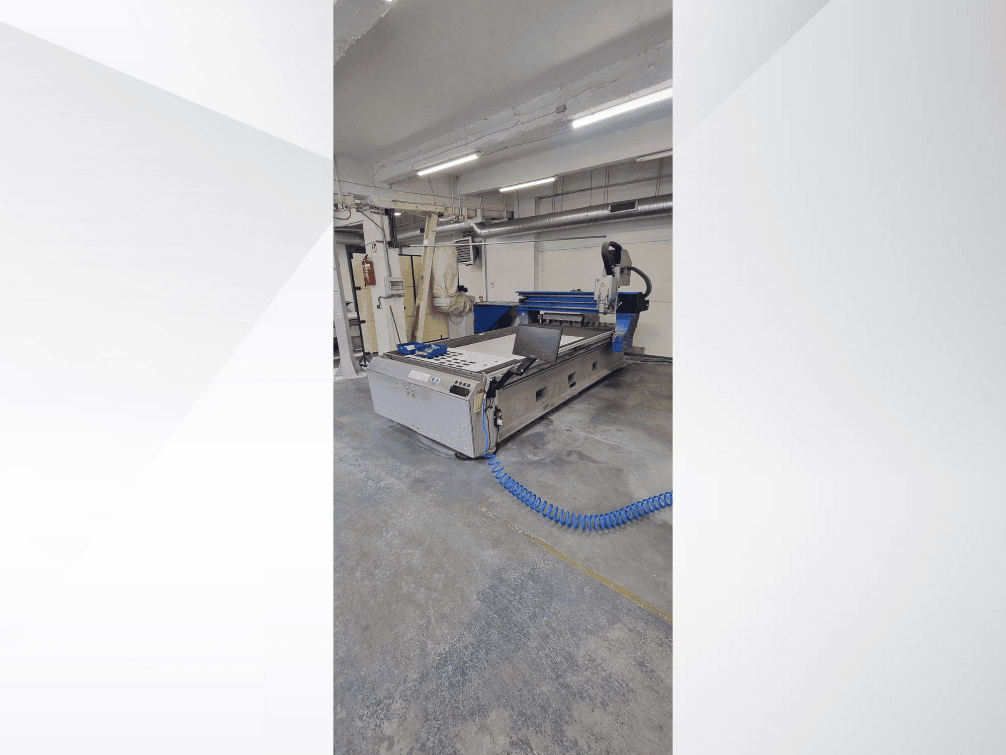 Widok z przodu maszyny MECANUMERIC Mecapro 3015