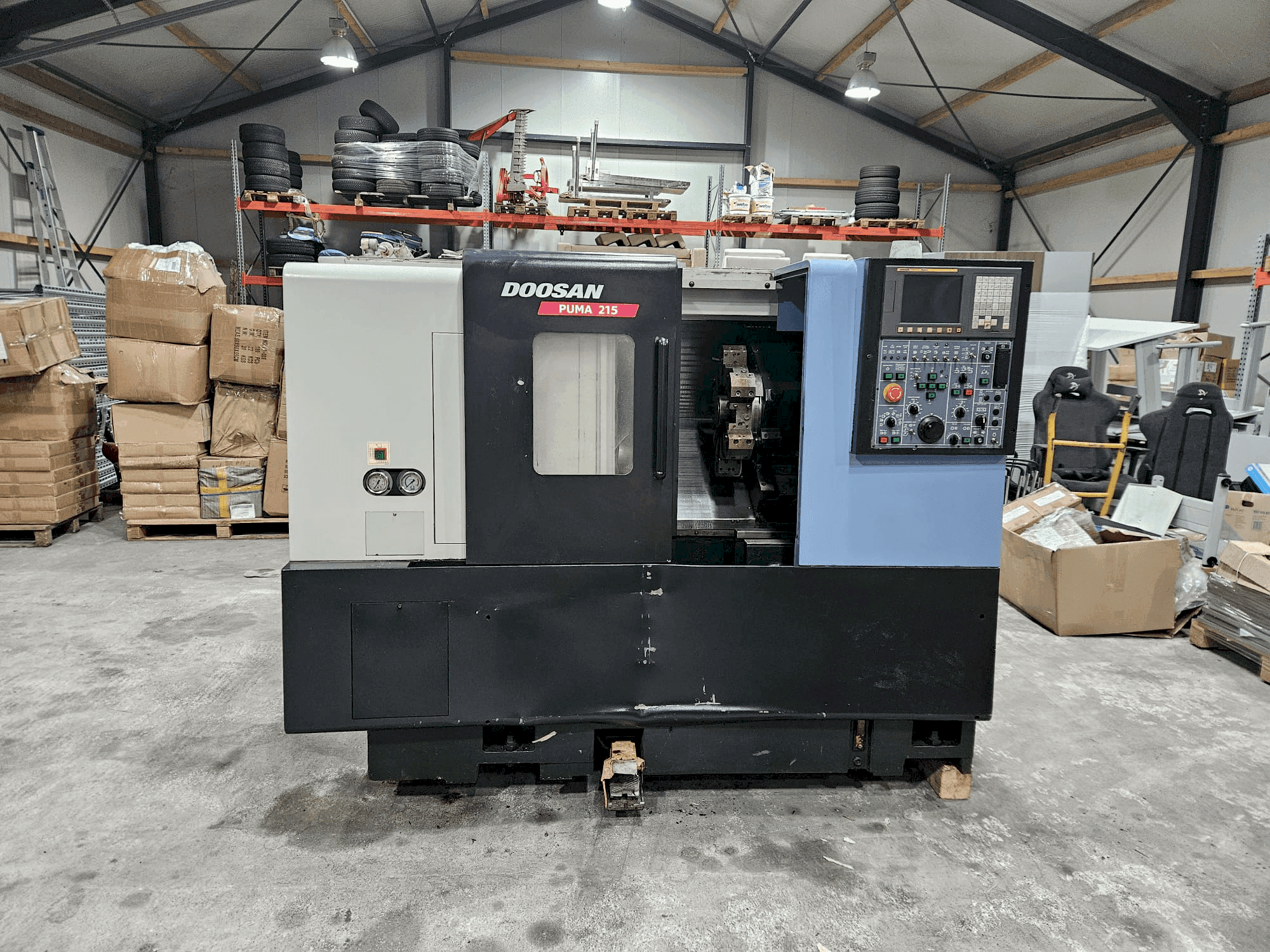 Widok z przodu maszyny DOOSAN PUMA 215