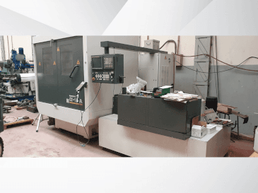Widok z przodu maszyny FANUC Aplha-1iA