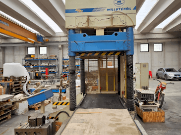 Widok z przodu maszyny MILLUTENSIL MIL163