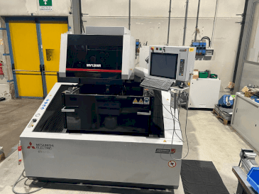Widok z przodu maszyny Mitsubishi MV1200R