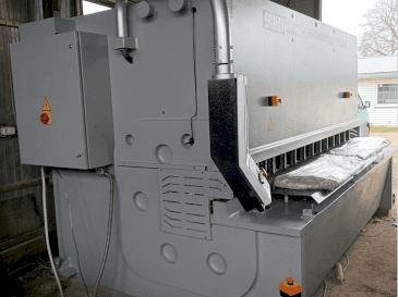 Widok z przodu maszyny ERMAKSAN HVR 3100-16