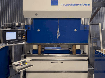 Widok z przodu maszyny TRUMPF TrumaBend V85