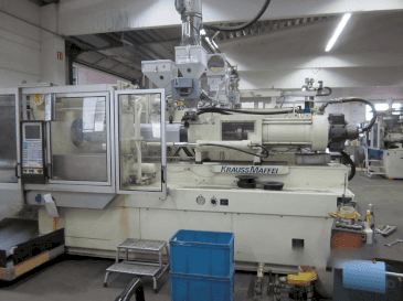 Widok z przodu maszyny Krauss Maffei 350-1900 C1