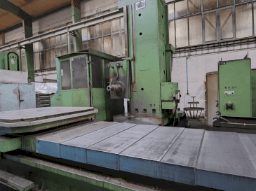 Widok z przodu maszyny TOS WHN 13.8 CNC