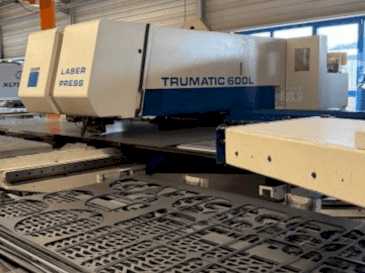 Widok z przodu maszyny TRUMPF Trumatic 600L