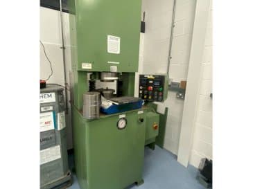 Widok z przodu maszyny Extrude Hone Vector Series