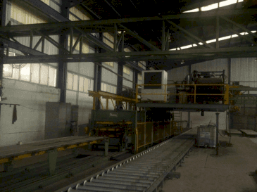 Widok z przodu maszyny MANNI Sandwich Panel Production Line
