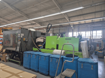 Widok z przodu maszyny Engel Victory 2050H500V/300 Combi