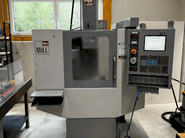 Widok z przodu maszyny HAAS Mini-Mill HE