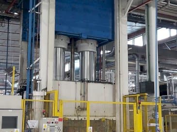 Widok z przodu maszyny Pinette 1500 Ton